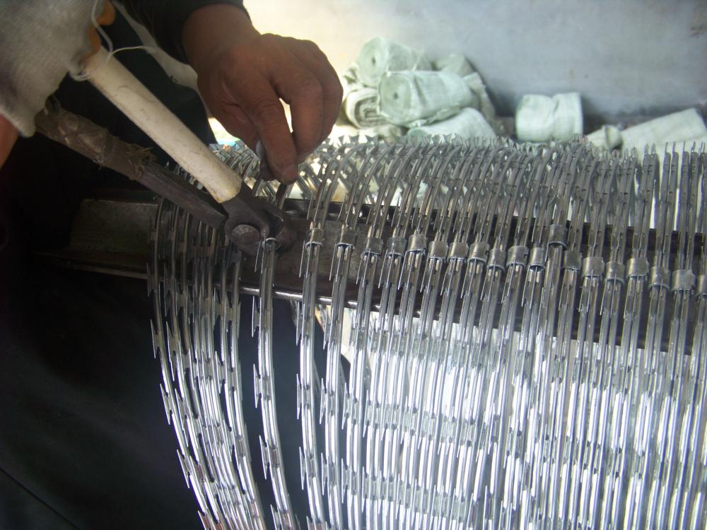 concertina razor wire machine