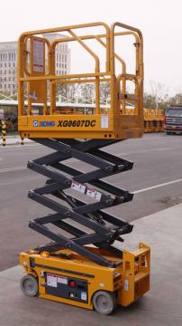 XCMG's XG0607DC Plataforma 4m funcionando 6m