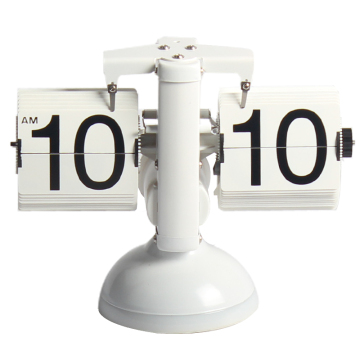 Horloge à table blanche avec lumière