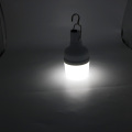 ソーラーパネルの充電式LED電球光