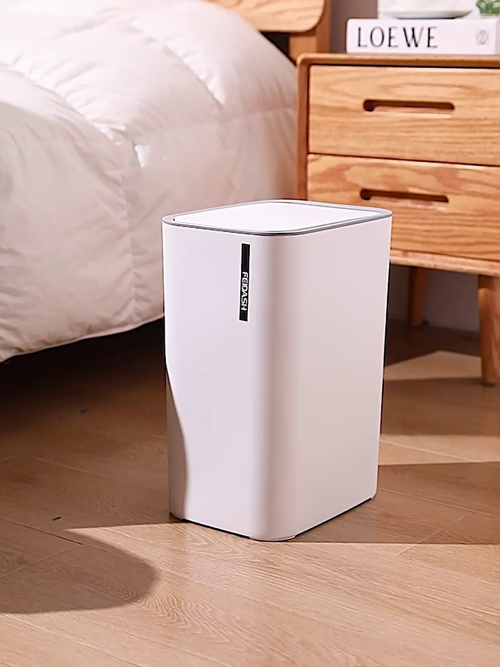 Minimalist Plastic Trash Can with Cover for Everyday Use