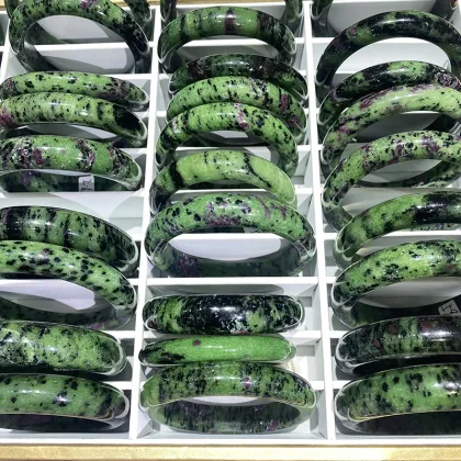 High Quality Natural Ruby Zoisite Jade Crystal Bracelet for Gifts