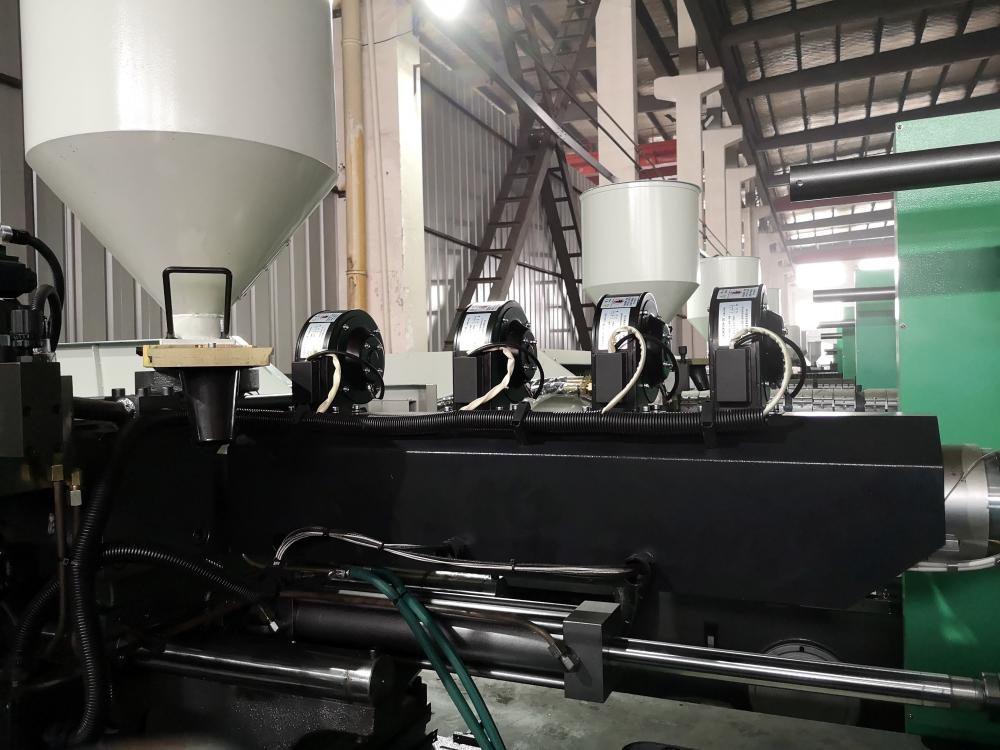 PVC FITTING PLASTIC INJECTION MOLDING MACHINES