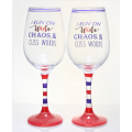 Longues verres à vin à tige conception de la fête des pères