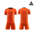 Conjunto de entrenamiento de fútbol para hombre en color naranja.
