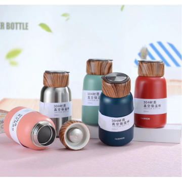 Small capacity portable vacuum flask with wood lid