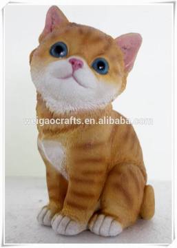 Double color sitting and face upward cat statue