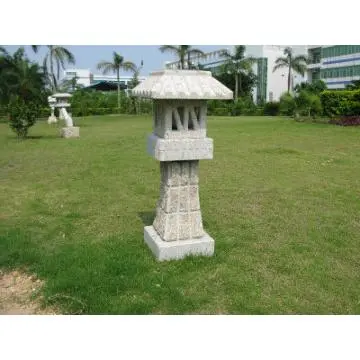 SOLAR-POWERED STONE LANDSCAPING LIGHT