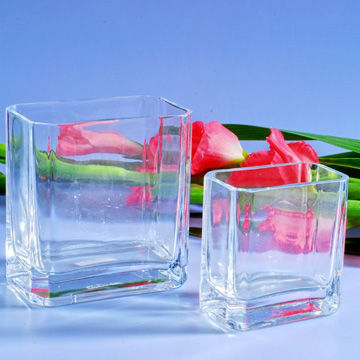 Mouth-blown Glass Vases, Used for Flowers, Various Sizes are Available