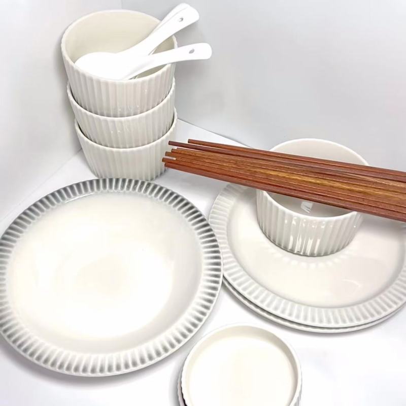 Minimalist White Ceramic Plate Set with Streamlined Aesthetic