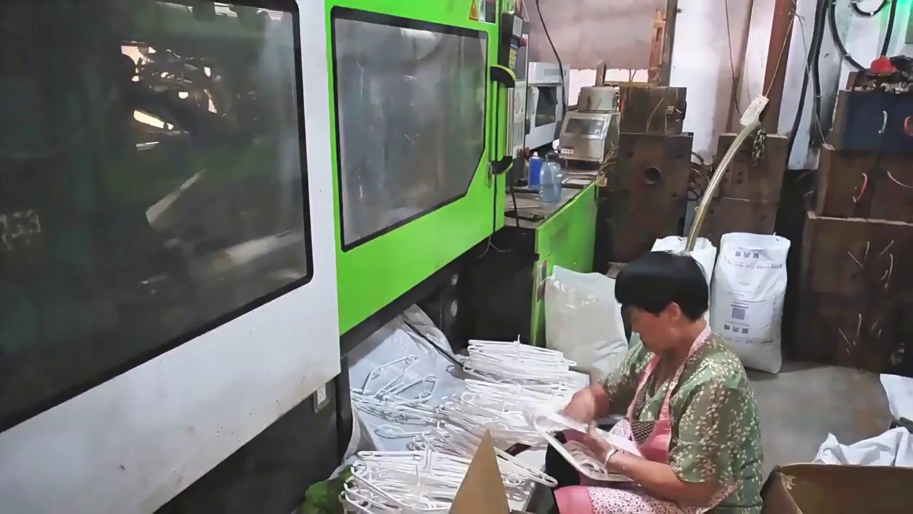 Modern Press to Open Trash Can for Mall Public Areas