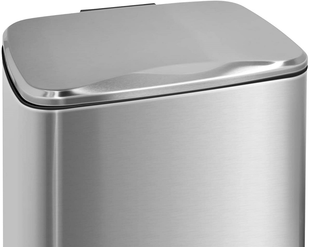 Garbage Can With Lid