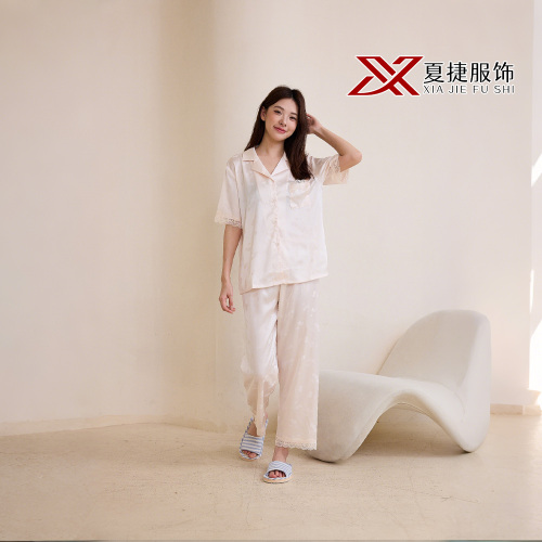 Ружовыя піжамы з атласнай аздабленнем з карункавымі дэталямі