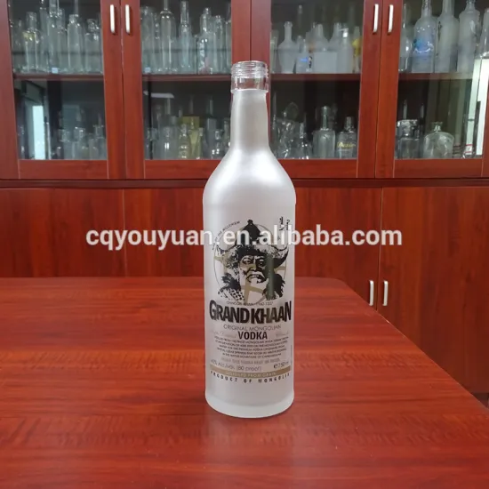 Custom made round glass liquor bottles 0.75 liter with decal