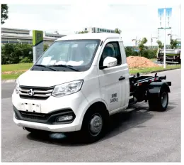Detachable compartment garbage truck