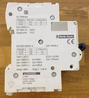 PLC SCHNEIDER QUANTUM 140 SCHNEIDER 140NOM212