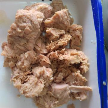 Tuna kalengan dalam minyak sayur