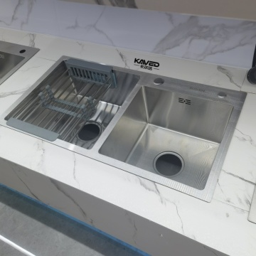 Double Kitchen Sinks: Styles and Installation
