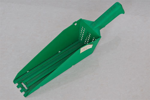 Plastic Gutter Scoop . 