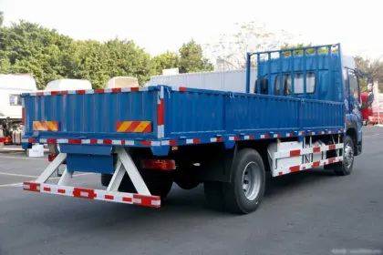 FAW 6wheels light cargo truck 102HP