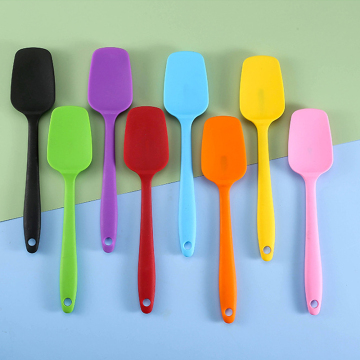 Spatule en caoutchouc de silicone résistant à la chaleur pour la cuisson et le mélange