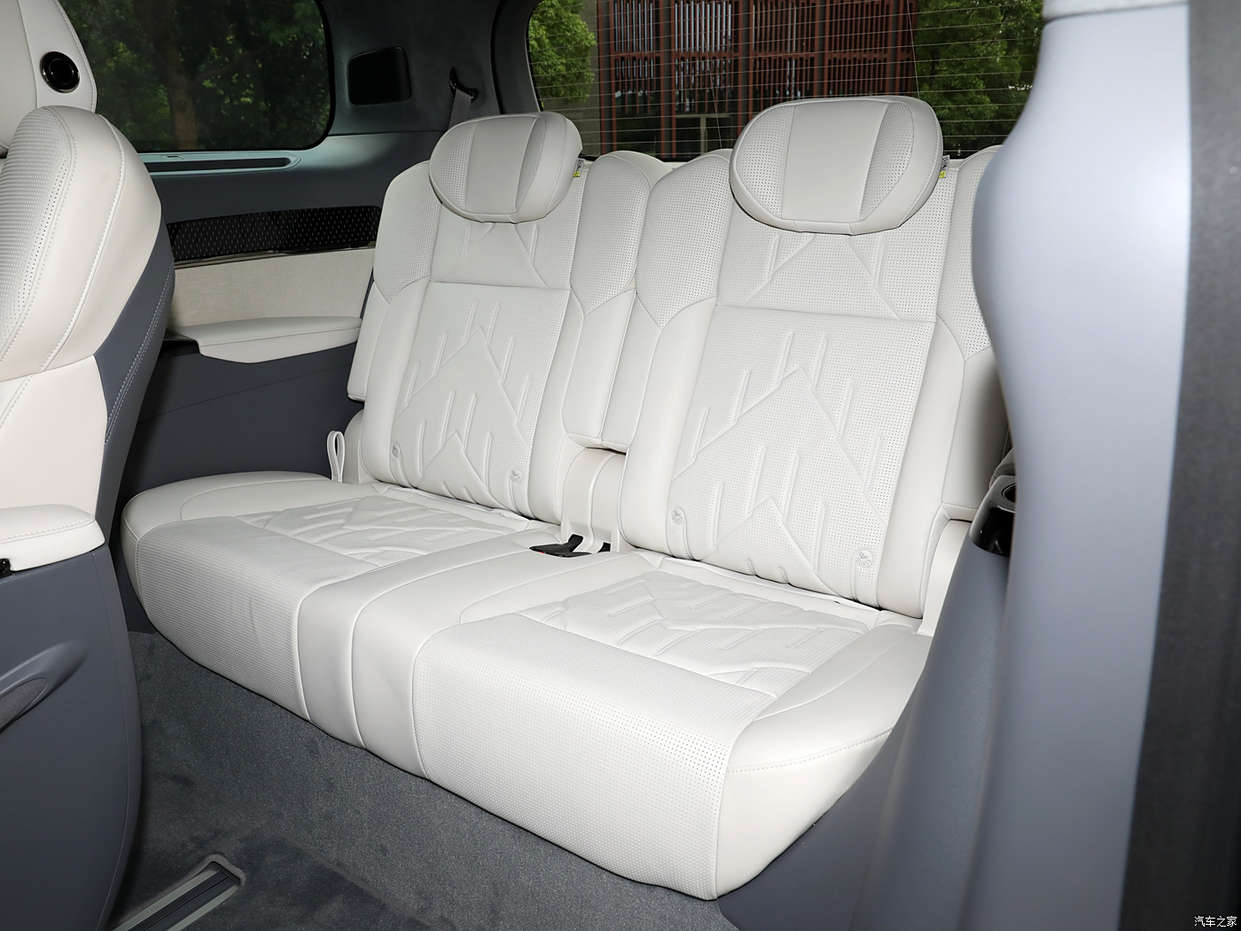 ZEEKR 009 Dual Motor Electric MPV