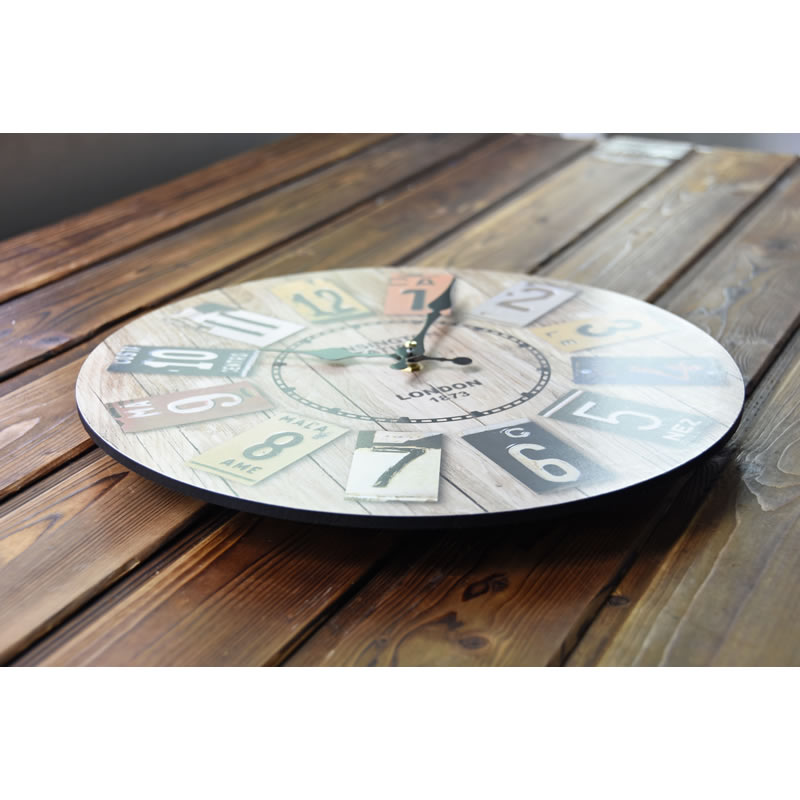 Horloge murale en bois de conception simple antique