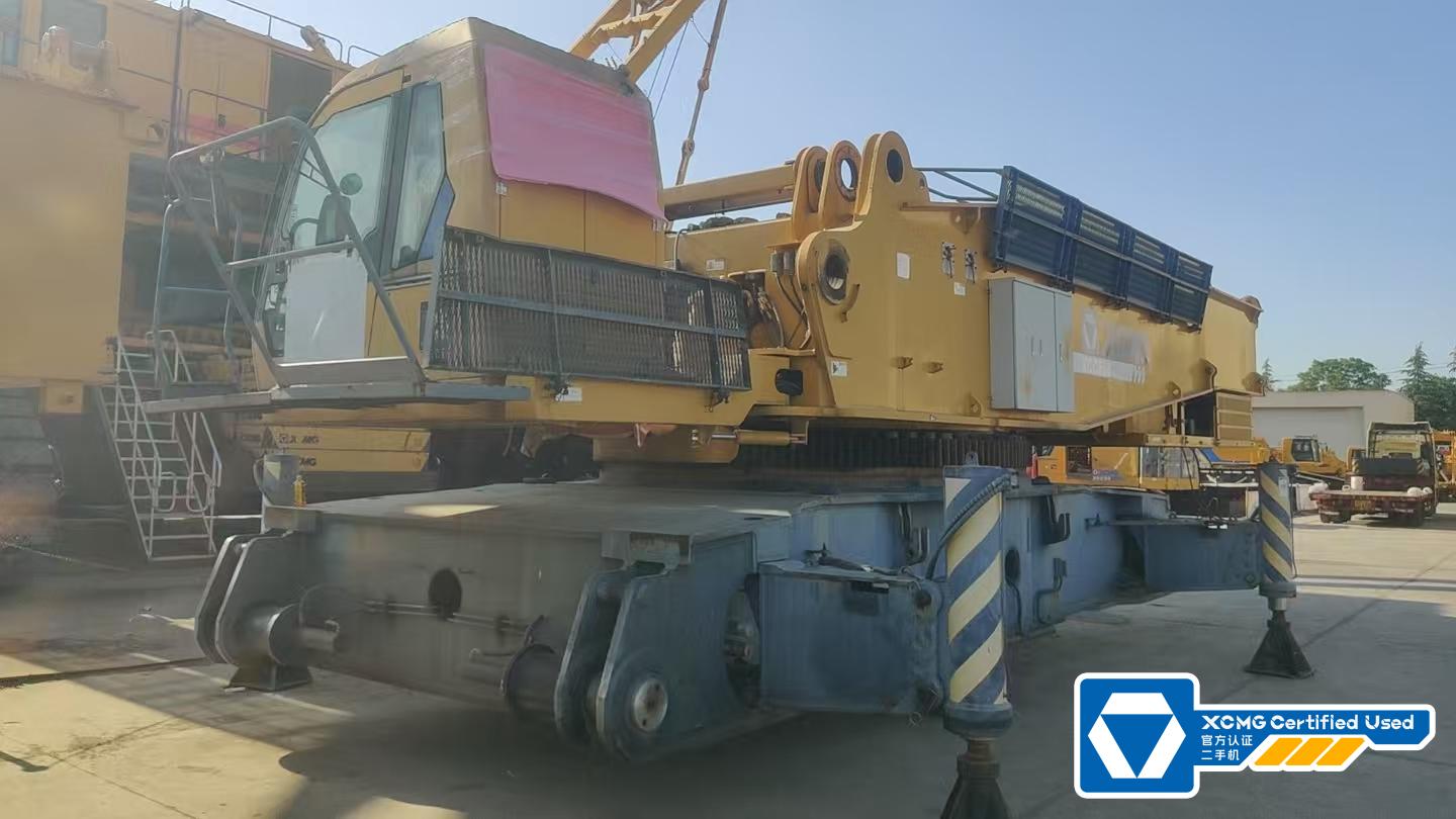 the whole body of the used crawler crane-xgc650-4 the whole body of the used crawler crane-xgc650-4