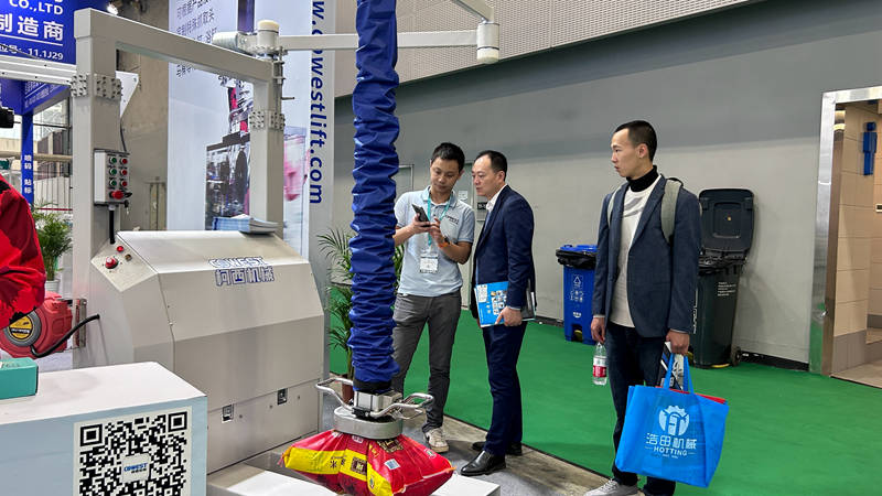 Cowest Machinery Unveils Vacuum Handling Equipment at Sino-Pack 2024 (4)