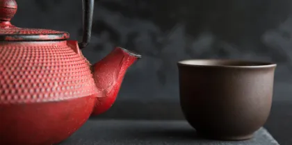 Red Embossed High-Quality Cast Iron Tea Kettle - 0.6L Teapot - China