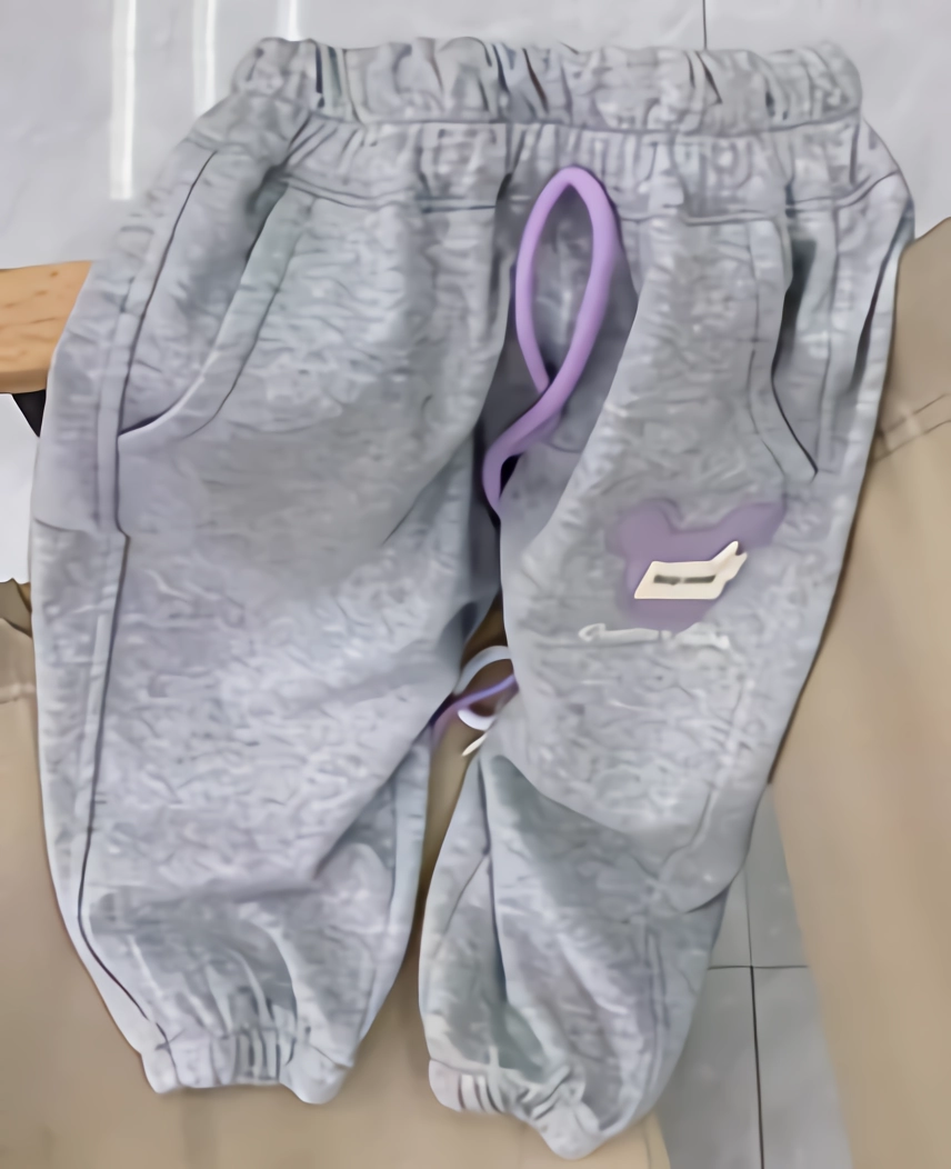 Κοριτσάκι χαλαρά sweatpants σπορ