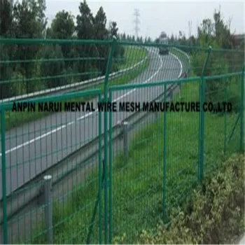 Assembly of flexible, durable fence netting