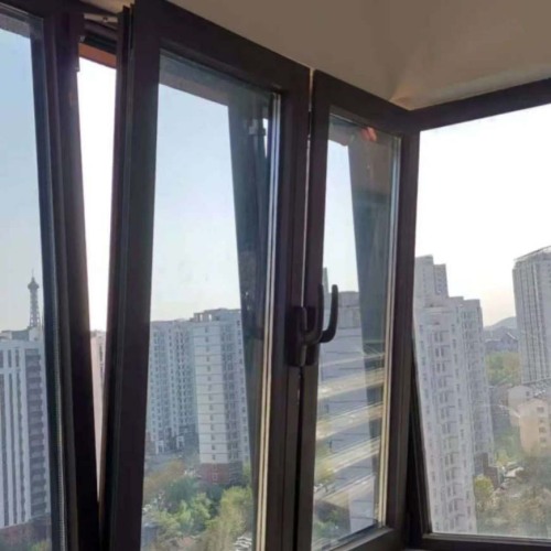 Fereastră de aerisire inteligentă cu design avansat de economisire a energiei