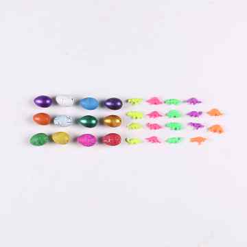 Мини -динозавр вылупляет игру яиц