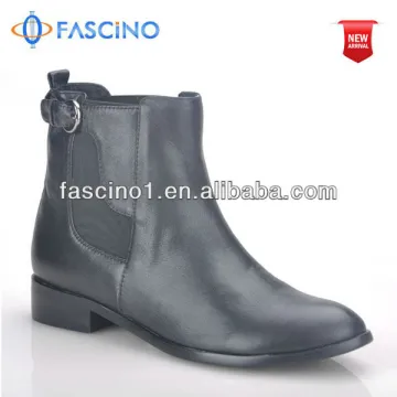 leather ankle shoes in winter and autumn