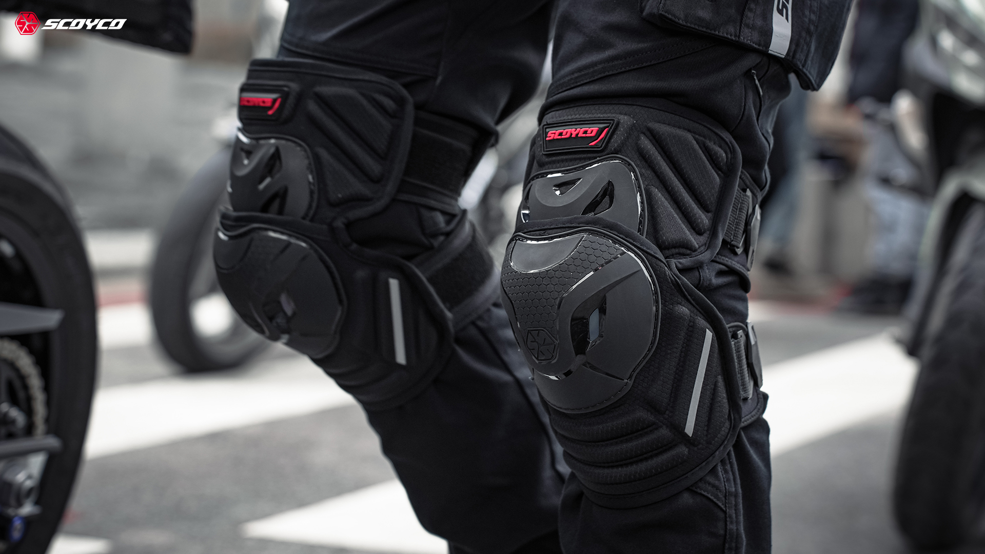 dual-hinge flexible knee protectors