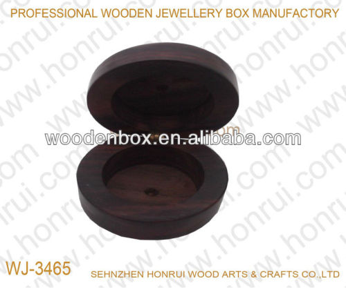 Magnetic closure round Wooden ring box
