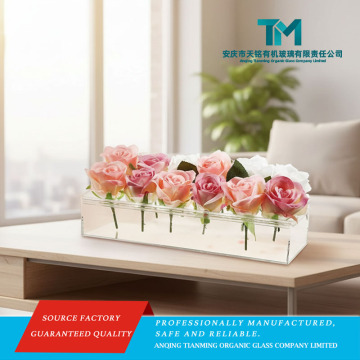Caixa de flores em acrílico transparente minimalista para eventos elegantes