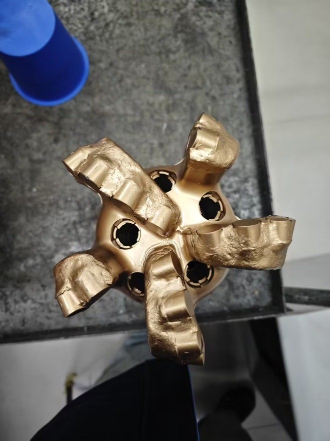 PDC BIT FOR DRILLING