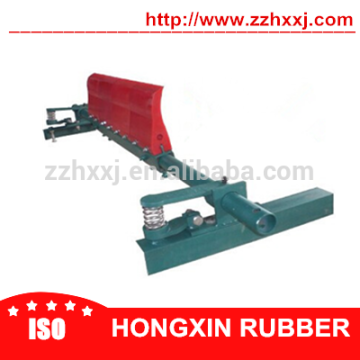 Conveyor belt scraper for mine