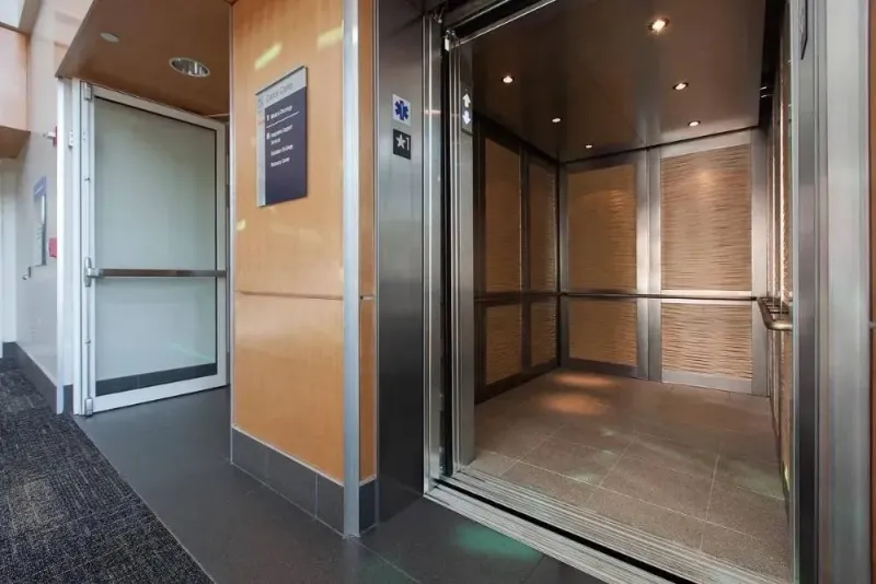 Fuji Factory Price Cargo Lift Freight Elevator with Machine Room