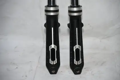 Stable tricycle shock absorber