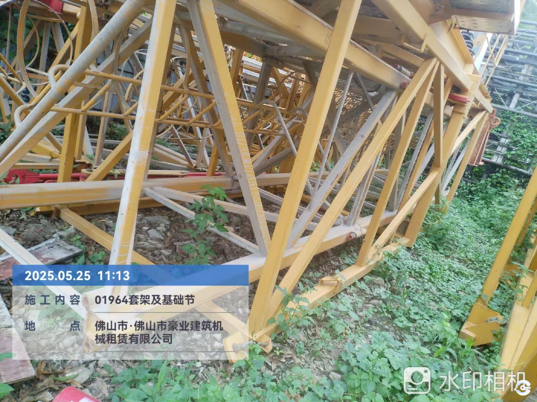 Second-hand construction crane in working condition Second-hand construction crane in working condition