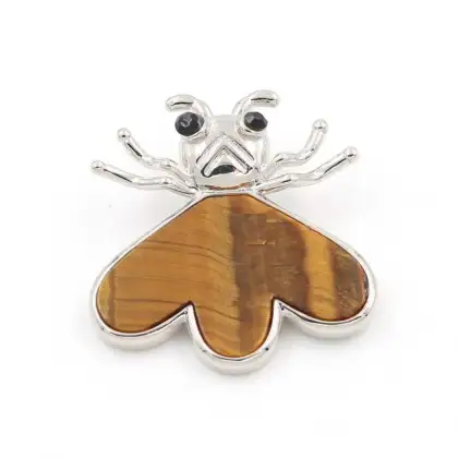Natural Crystal Little Bee Pendant: A Stylish and Feminine Jewelry Accessory in Pine Stone
