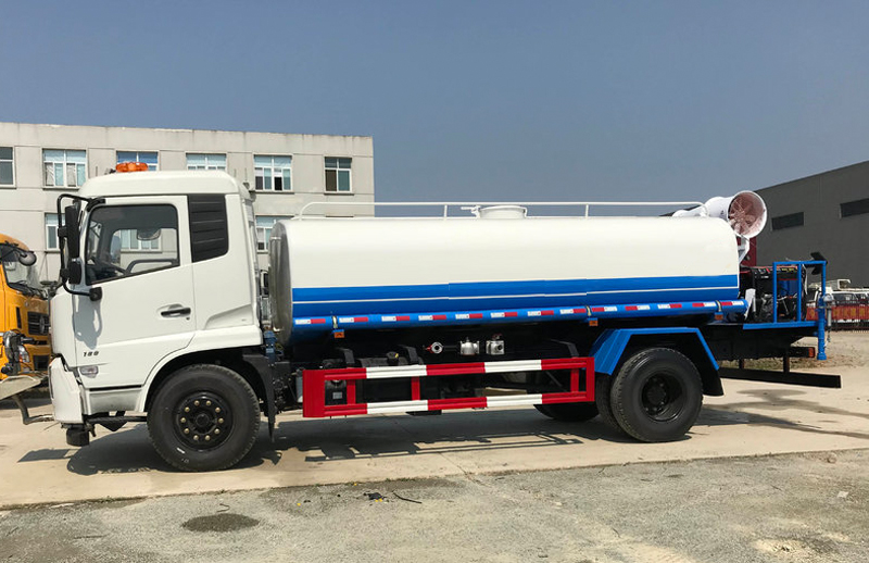 WATER TANKER TRUCK (1)