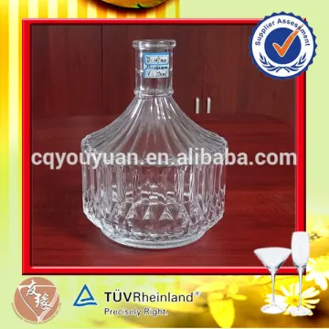 Large capacity luxurious glass whiskey bottle with cork