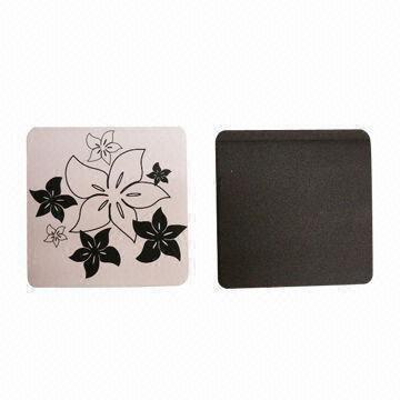 Plastic Coaster, Customized Logos are Welcome, Available in Various Patterns and Sizes