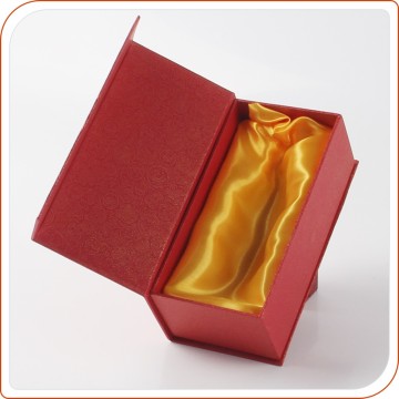 custom clamshell presentation box magnetic closure
