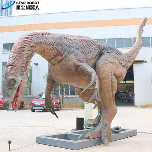 Animatronic Therizinosaurus untuk pameran luar ruangan