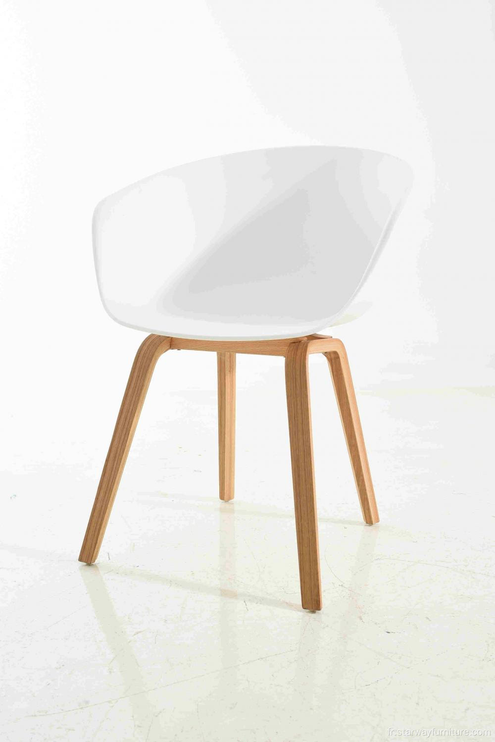 Chaise latéral de jambes en bois de design moderne